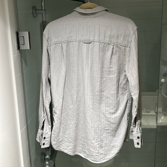 SOLD❗️TNA Relax Light Grey Classic Fit Shirt Size M - Picture 2 of 8